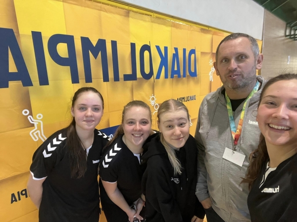 Floorball Diákolimpia Országos Döntő - Paks: VI.kcs. lány csapatunk a 8. helyen végzett!