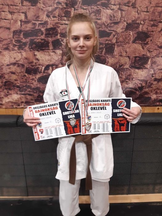 Babka Csenge 10. a osztályos tanuló vasárnap országos  karate bajnokságon  vett részt, ahol formagyakorlatban és küzdelemben is 2. helyezést ért el. Előtte a Görögországban megrendezett karate világbajnokságon 5. helyezett lett. Gratulálunk eredményéhez!